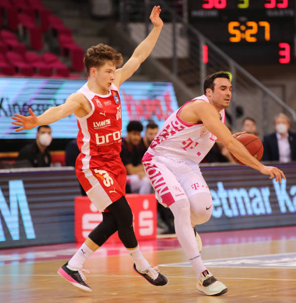 凭借强悍的 凭借强悍的